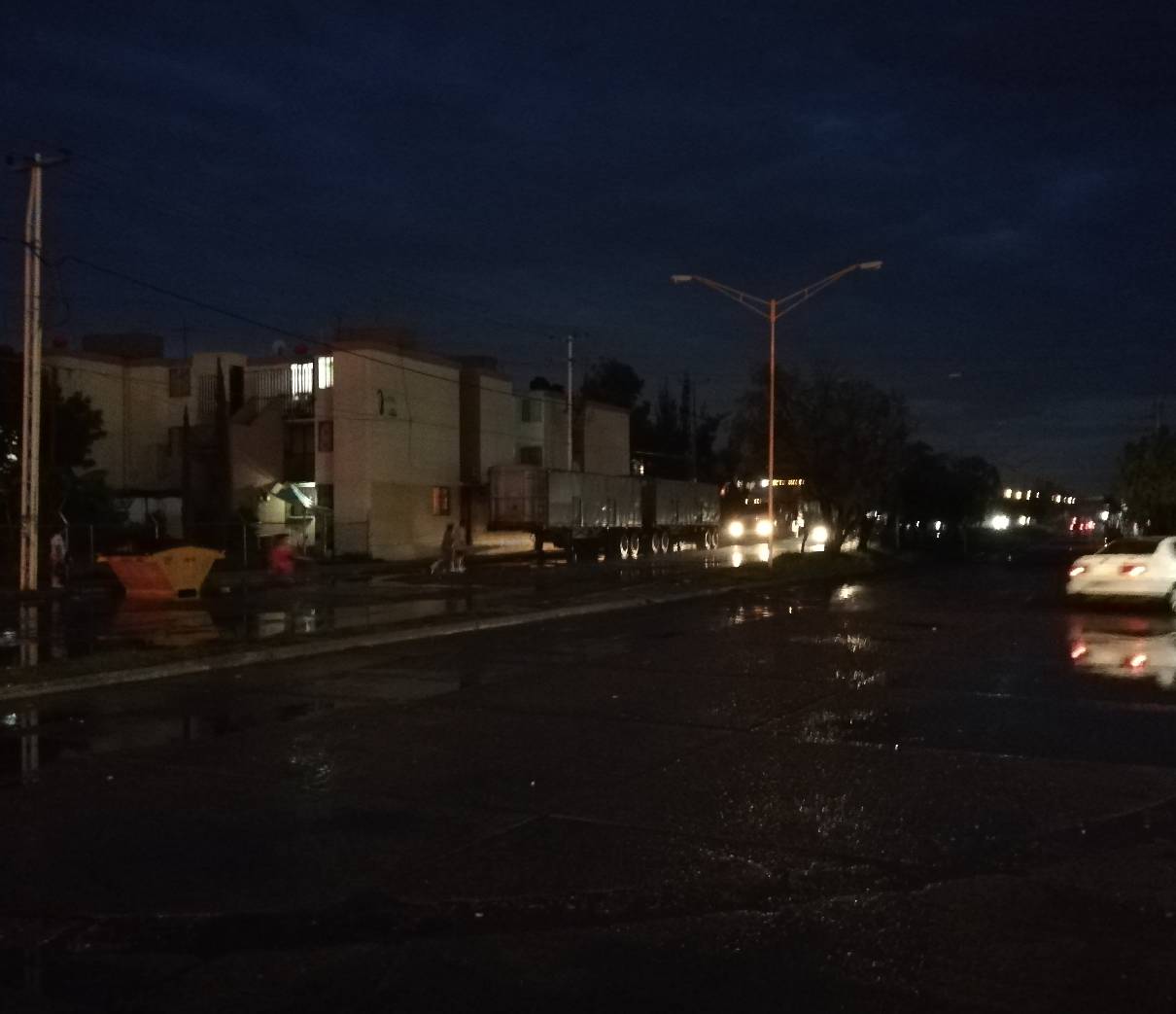 Se quedan sin luz en las colonias más inseguras El Aguas