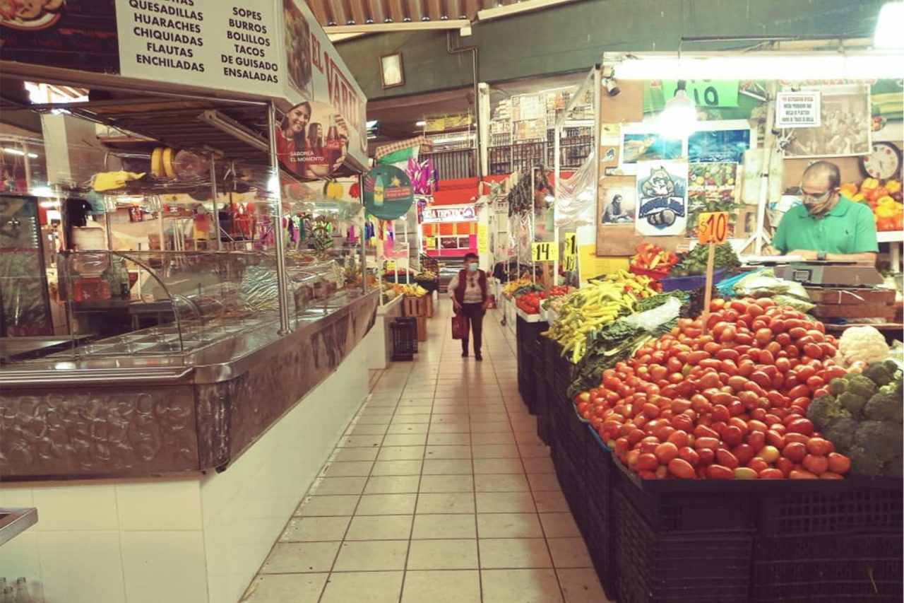 En el Mercado Terán los que sí pueden vender no están reportando ventas.