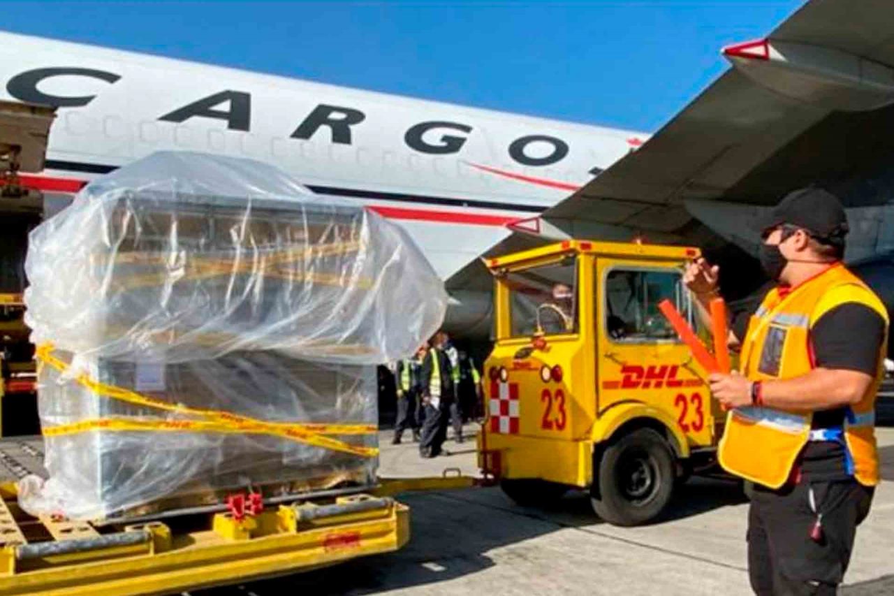 Arriba el quinto cargamento de vacunas contra el Covid a México.