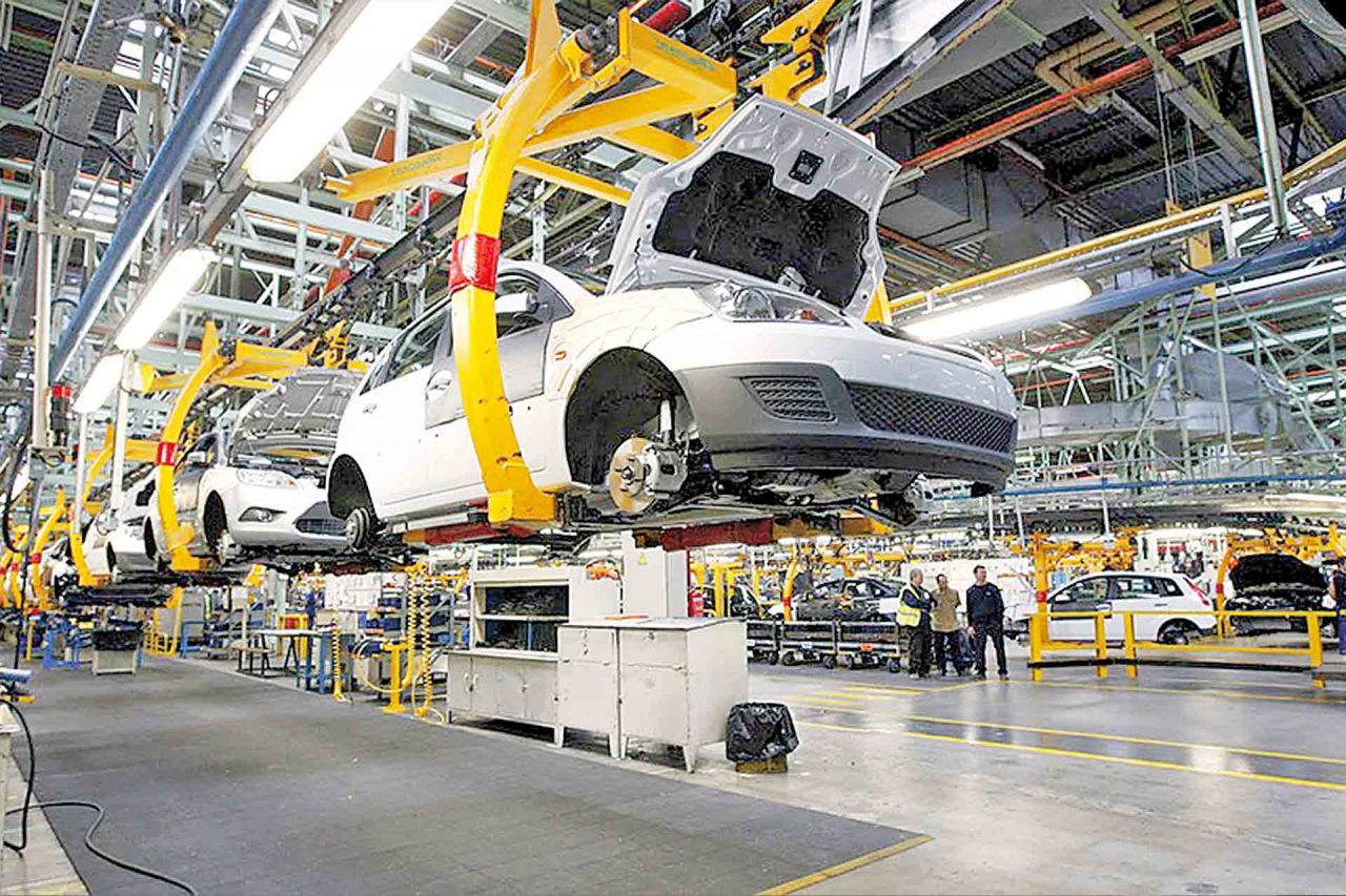 Continúan paros técnicos en la industria automotriz.