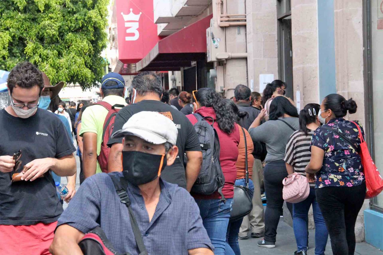 Comerciantes de la Zona Centro continúan de capa caída.