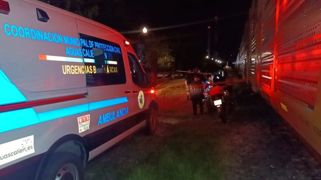 Joven tentó a la muerte al brincar en medio de las vías y fue