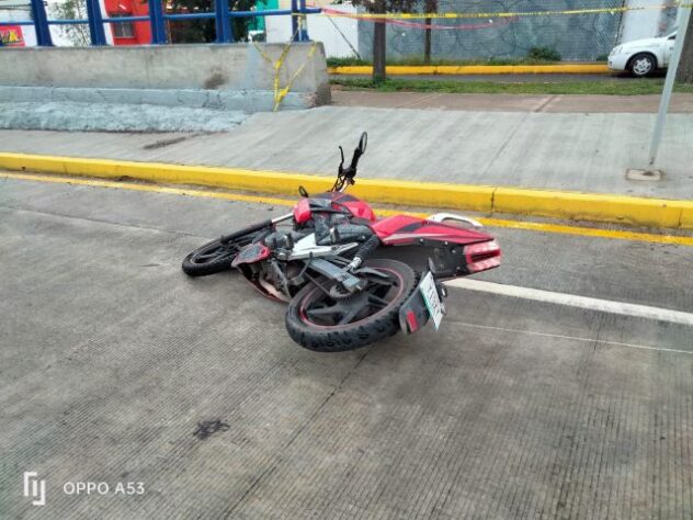 Joven Motociclista Muri Tras Estrellarse Contra Un Se Alamiento Vial