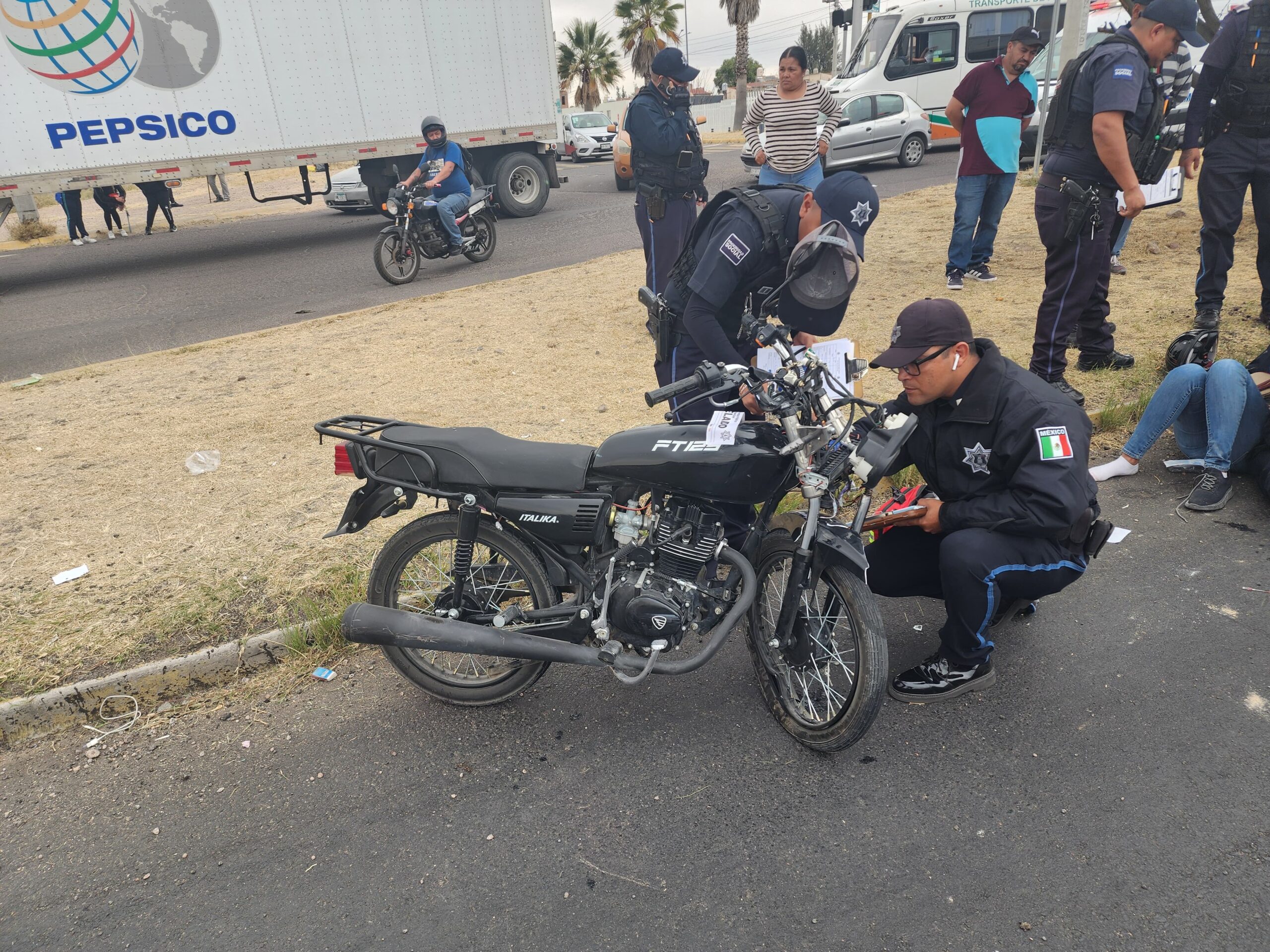 Graves Tres J Venes Tras Aparatoso Choque Entre Dos Motocicletas En