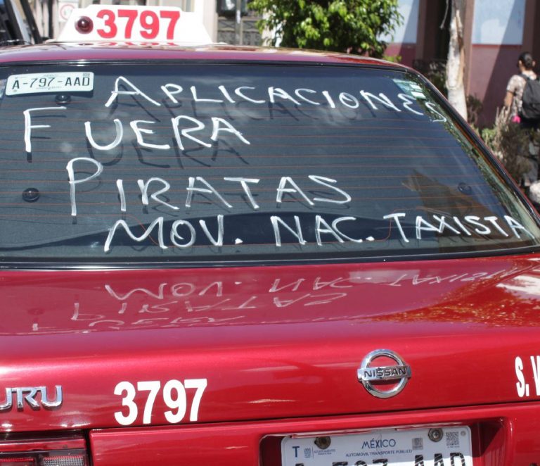 Fuera apps piratas piden los taxistas