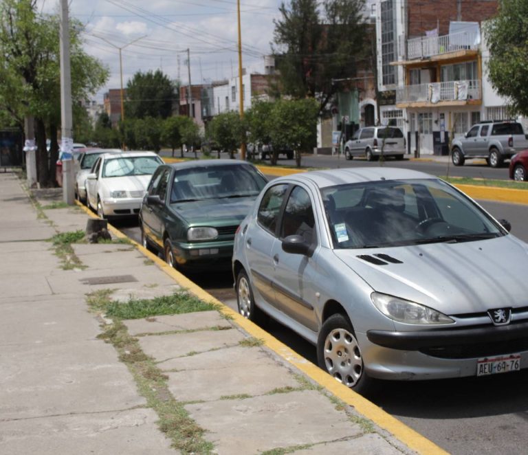 Los polis se hacen de la vista gorda y los conductores más