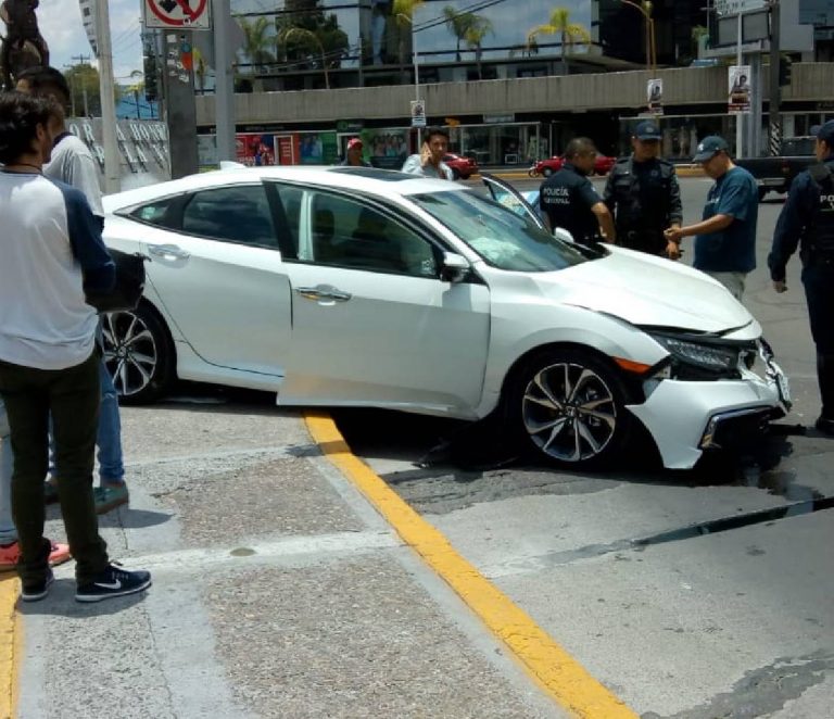 Serán de hule, se embarran por pasarse el alto