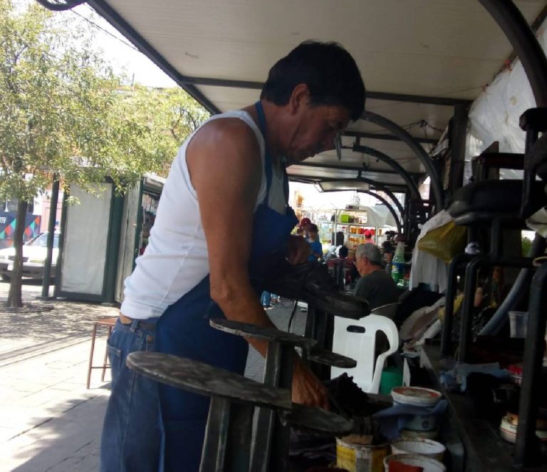 Las lluvias también les pegan a Los Boleros