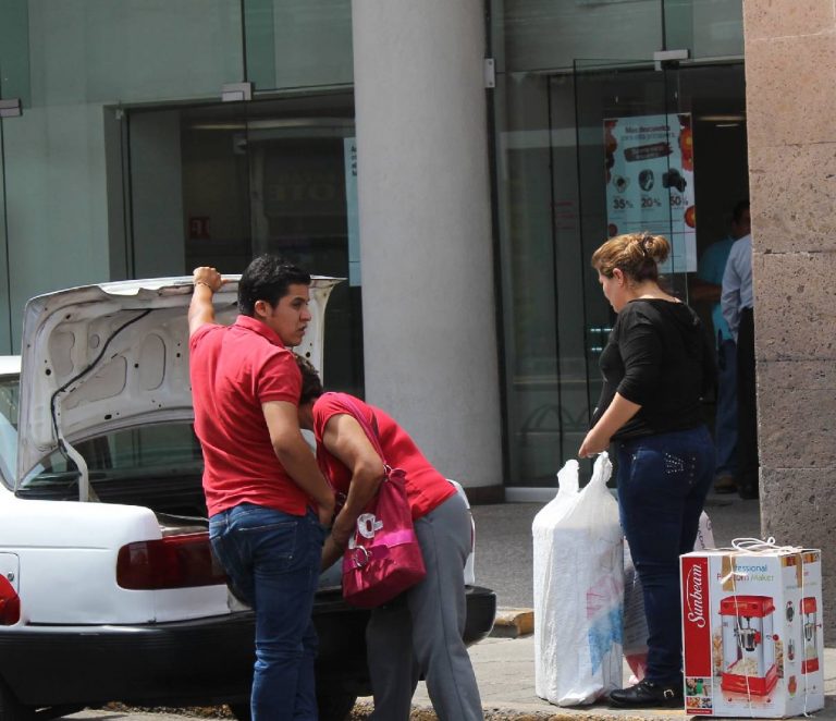 Los papás necesitan lana para el regreso a clases