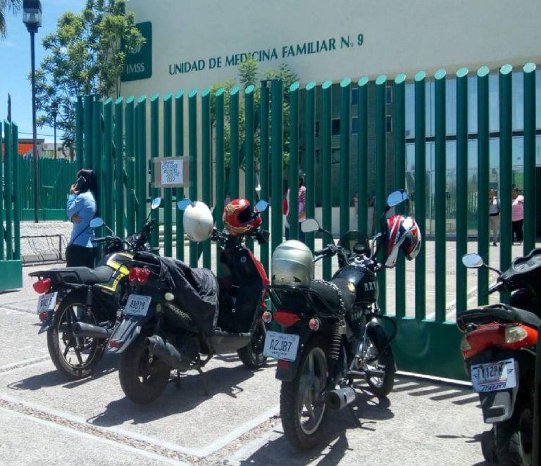 Se están volando las motos afuera de la clínica 9