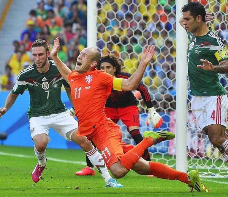 Se retira el enemigo número uno de México, Arjen Robben