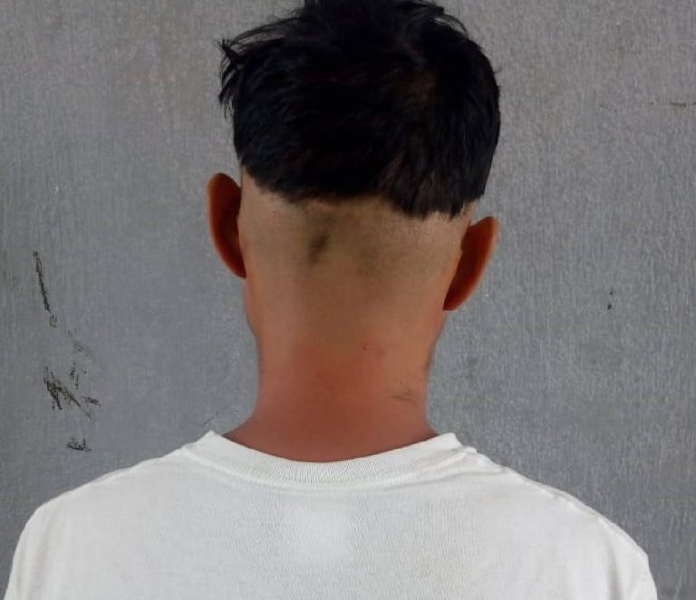 Enojado con el mundo y con el de la Barber Shop le metió tremenda golpiza a su Jefita