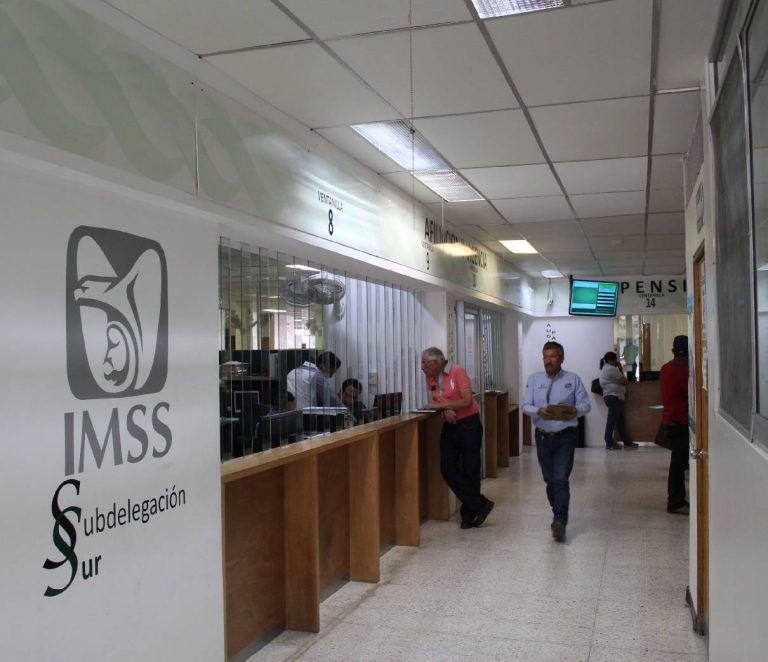 Alertan por presunta ventas de Plazas en el IMSS