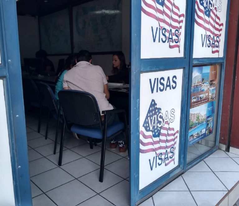 Un ojo de la cara le cobran para ayudarle con el trámite de la visa