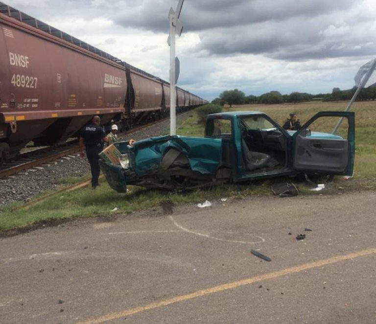 Le quisieron ganar el paso al tren y salieron expulsados