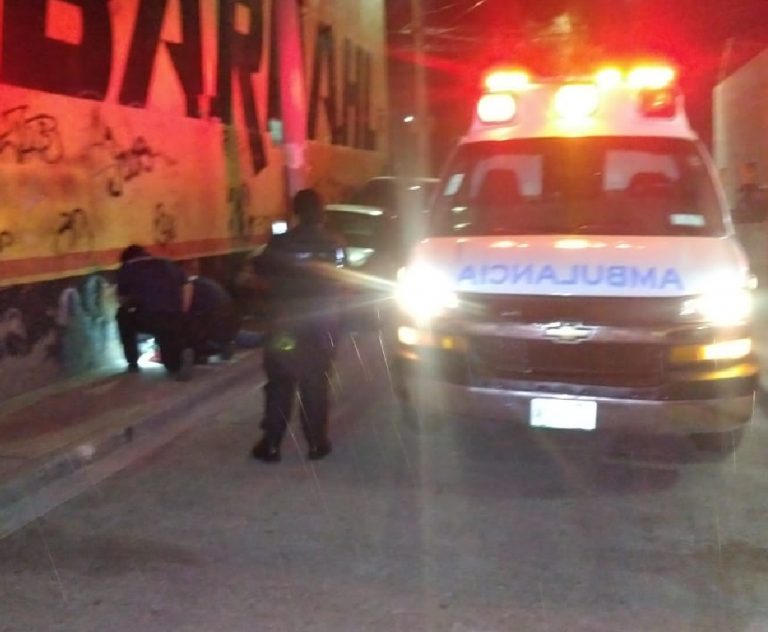 Se dispara por andar jugando con la pistola de su jefe