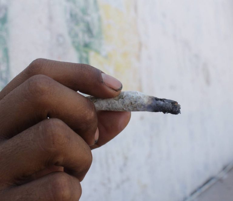 Bien morritos llegan al bote por consumo de drogas