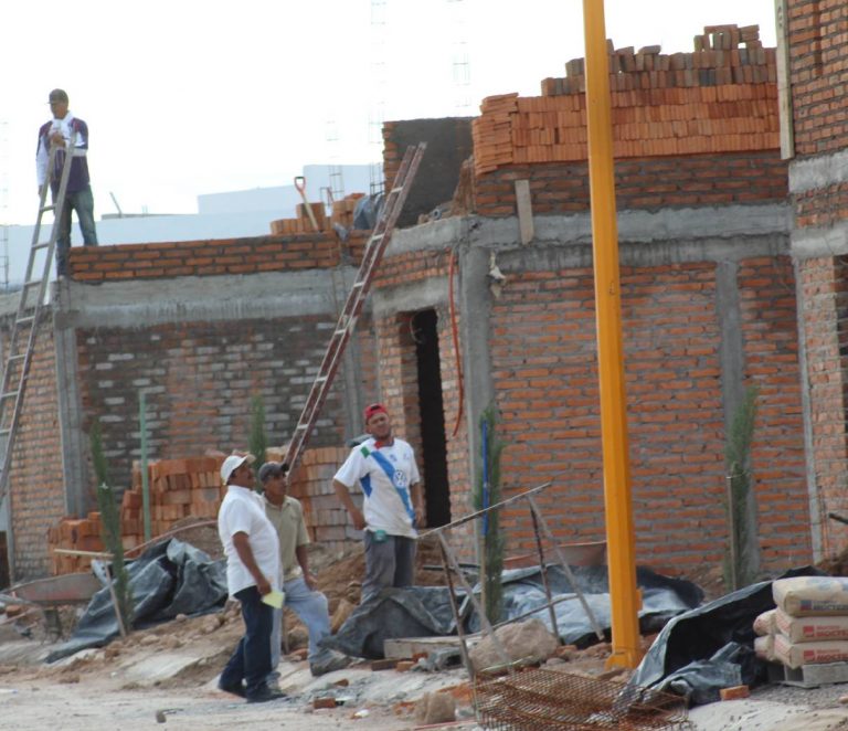 Sin obra pública y sin jale pa’ los obreros