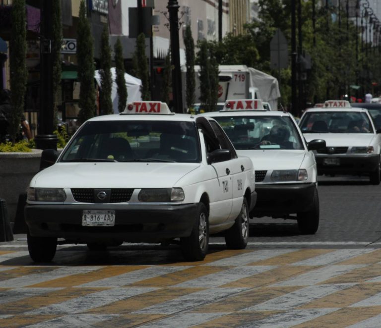 Concesiones serán para taxistas de hueso colorado