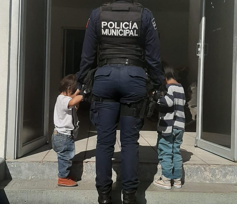 Los menores fueron entregados al DIF Estatal en lo que se determina su situación.