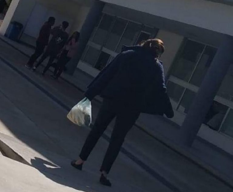 Denuncian a directora que no los deja llevar lonche