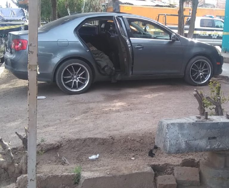 Lo sorprende la muerte en su carro