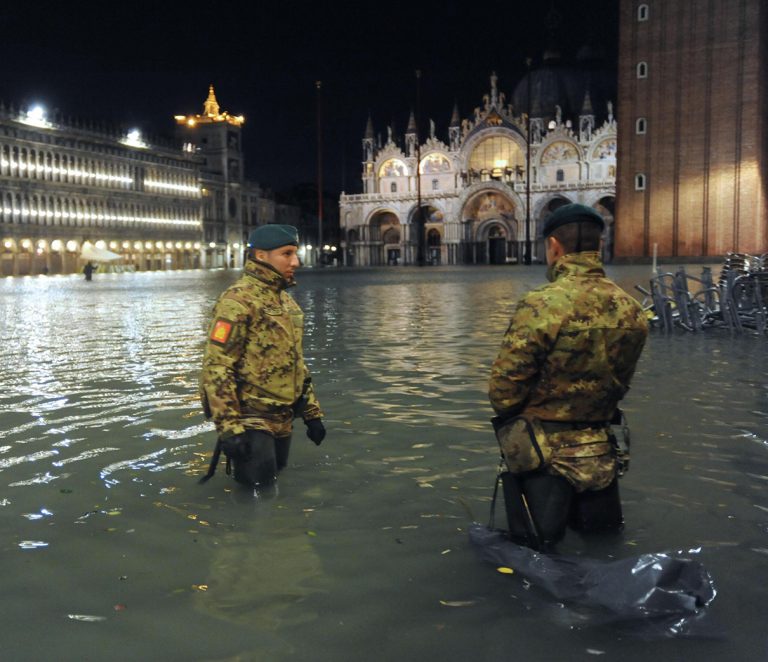 Venecia sigue alerta por las inundaciones históricas