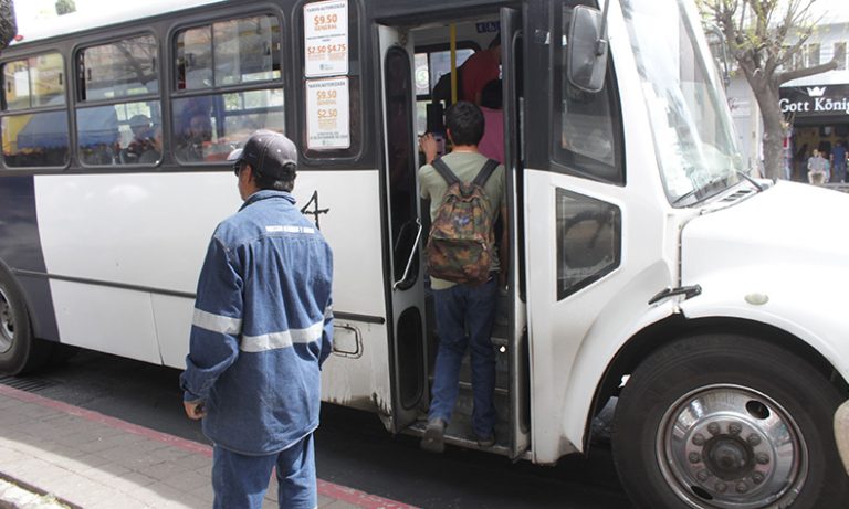 Todo un problema para los discapacitados usar el transporte público