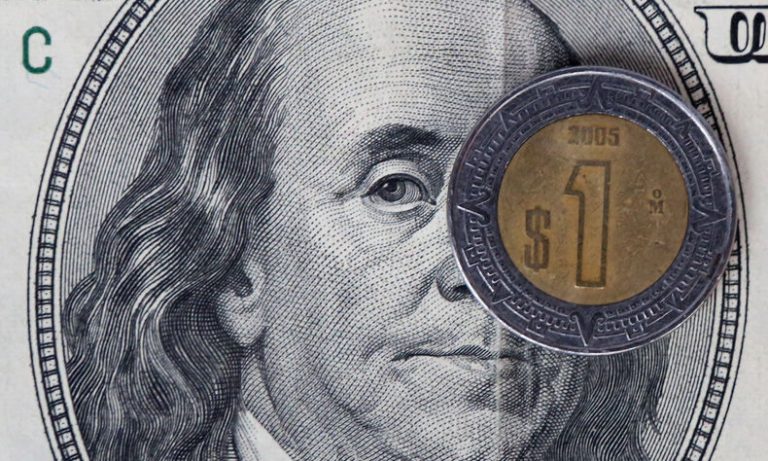 El peso vuelve a caer ante el dólar