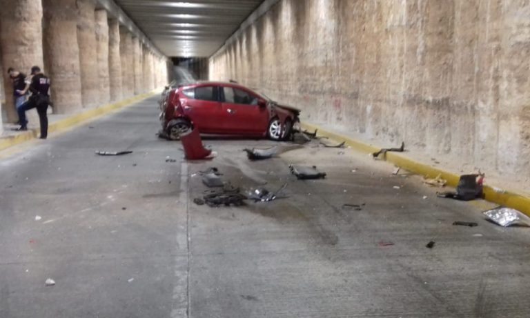 Ebrio protagoniza nuevo accidente en el paso a desnivel de Quezada Limón