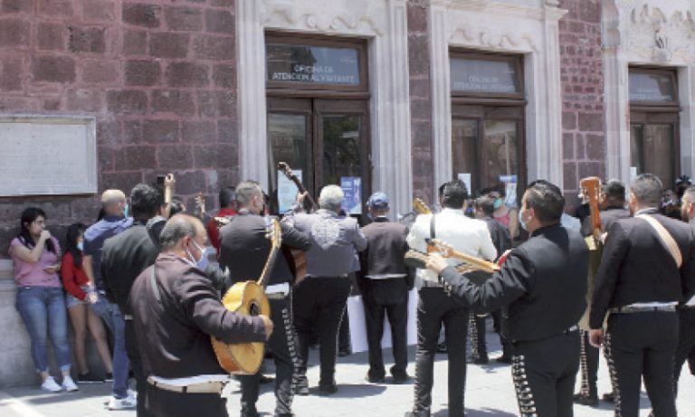 Mariachis se vuelven a manifestar por falta de apoyos