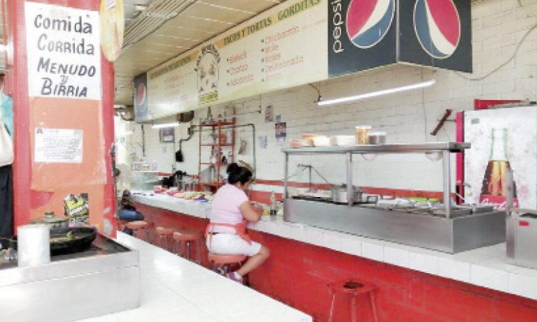 Locatarios del Mercado Morelos se quedan sin comensales