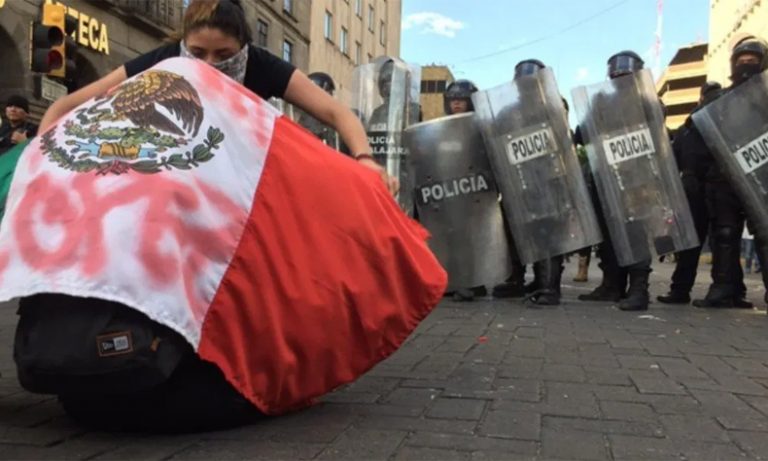 AMLO se lava las manos tras protestas por la muerte de Giovanni López