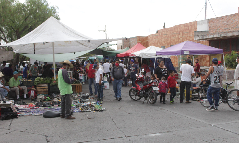 En el tianguis hacen trueque por despensa | ¡El Aguas!