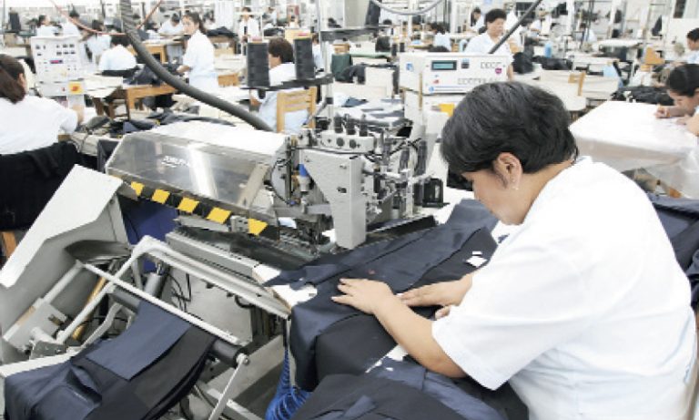 Industria Textil siente gacho el regreso a clases virtual