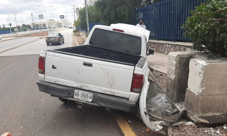 Un Accidente Más En La Famosa Curva De La Uaa ¡el Aguas 2790