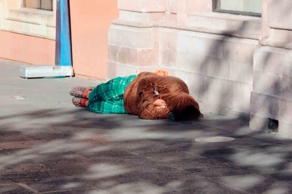 Prefieren pasar frío en la calle antes que en el albergue