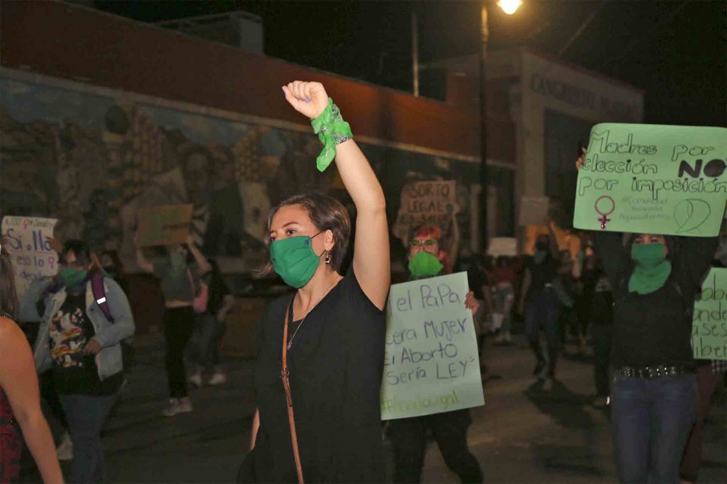 Feministas defienden sus protestas