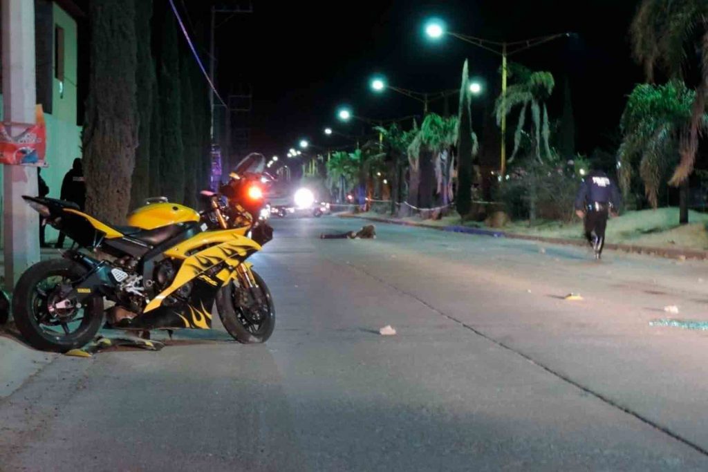 Se mata motociclista por una piedra tirada en la avenida