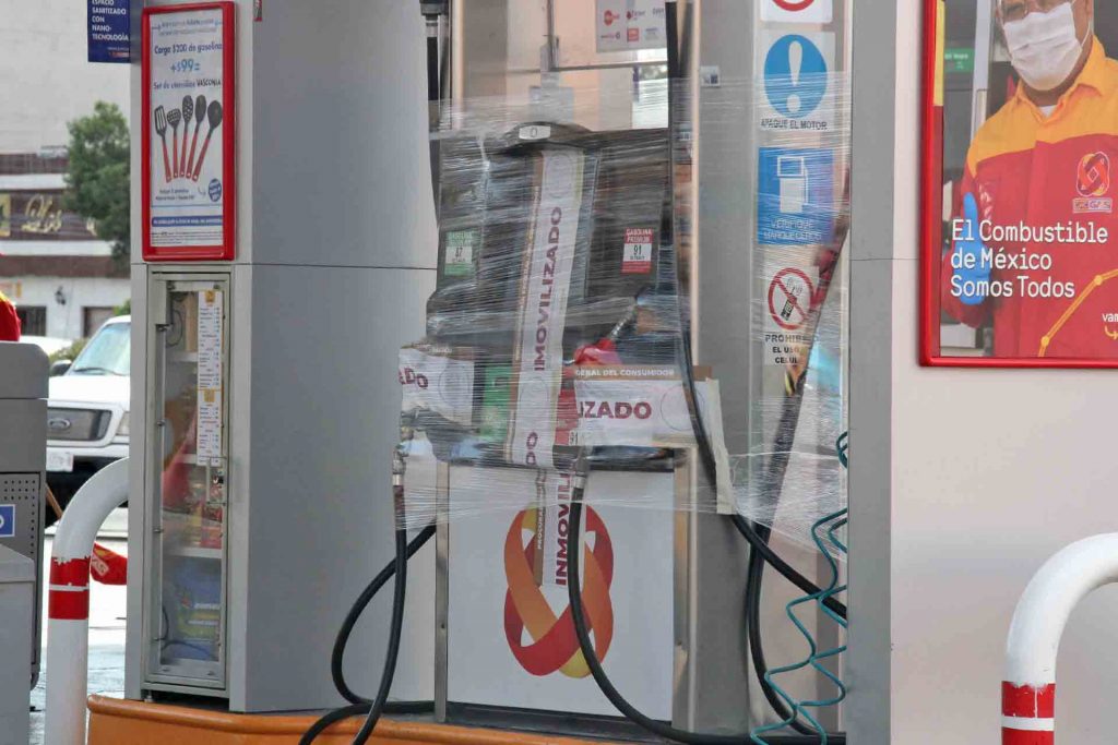 Gasolineros acusan a los verificadores por tanta clausura
