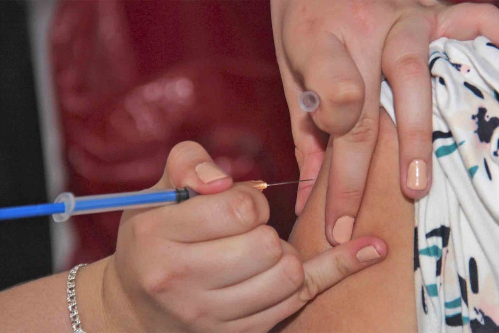 Vacunación antiCovid para personas de 50 a 59 años inicia en mayo