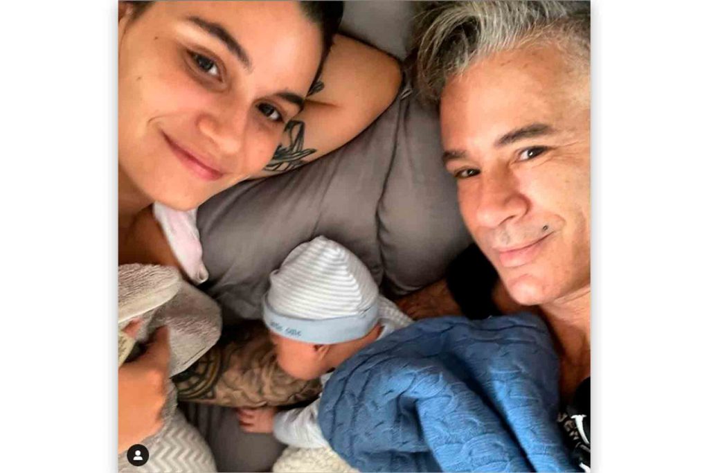 Fernando Carillo publica foto de su esposa dando a luz y el internet se vuelve loco