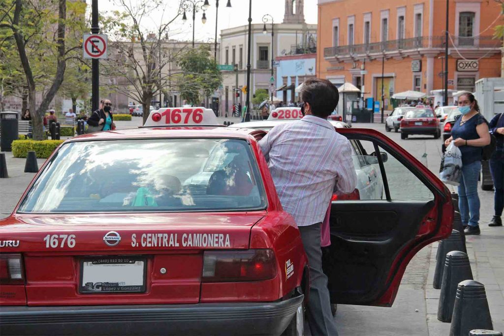 Ya se dieron 114 concesiones de taxi, restan 86
