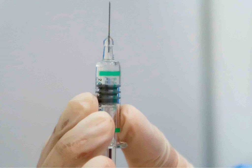 México participará en fase III de nueva vacuna china: Ebrard