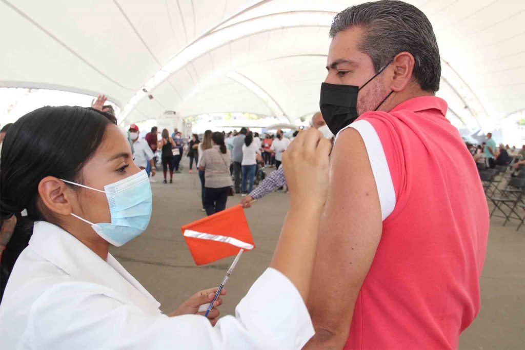 Iniciarán con la vacunación de chavorucos en San José, Cosío y Rincón