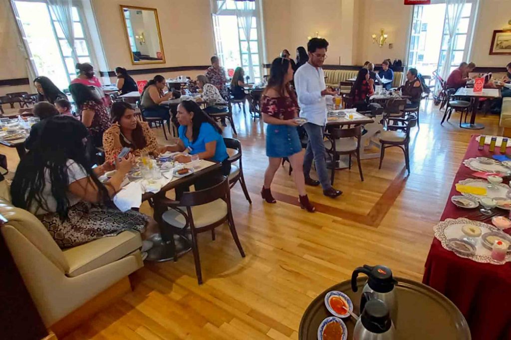Restaurantes y cafeterías motivan el voto con promociones