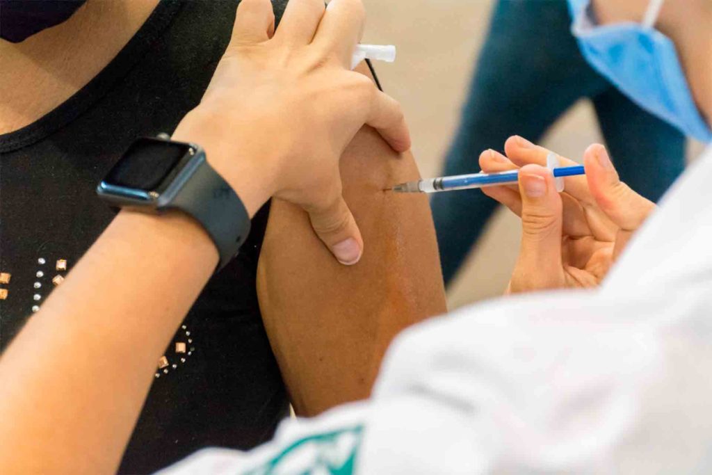 Inicia la vacunación pa’ los treintañeros en los munis