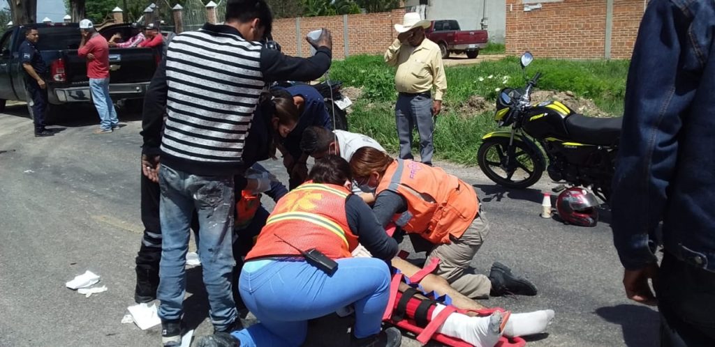 motociclista murió estrellarse camioneta