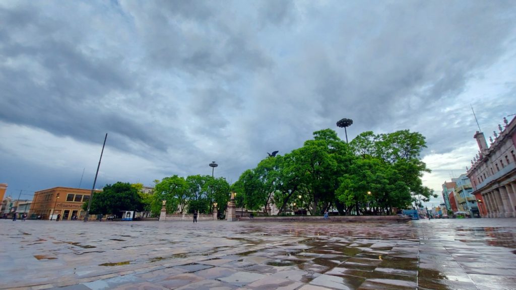 Mil pesos fue el botín de delincuente que asaltó una tienda en el Centro