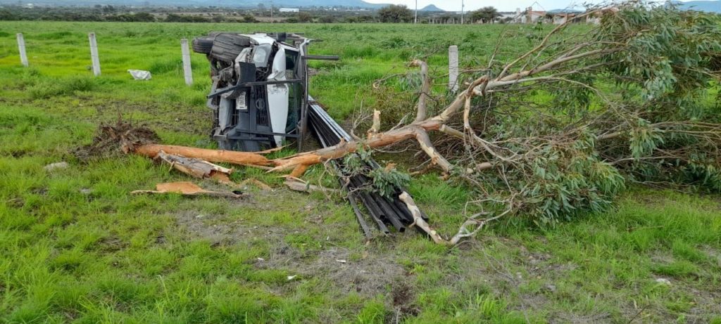 Un chavo se salvó de morir tras fuerte accidente en la 70 Poniente